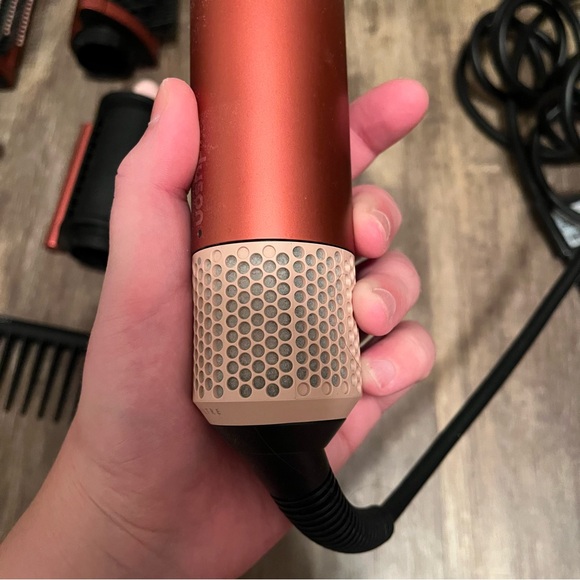 Authentic Dyson Airwrap Multi-Styler Strawberry Bronze gently used - Picture 13 of 16